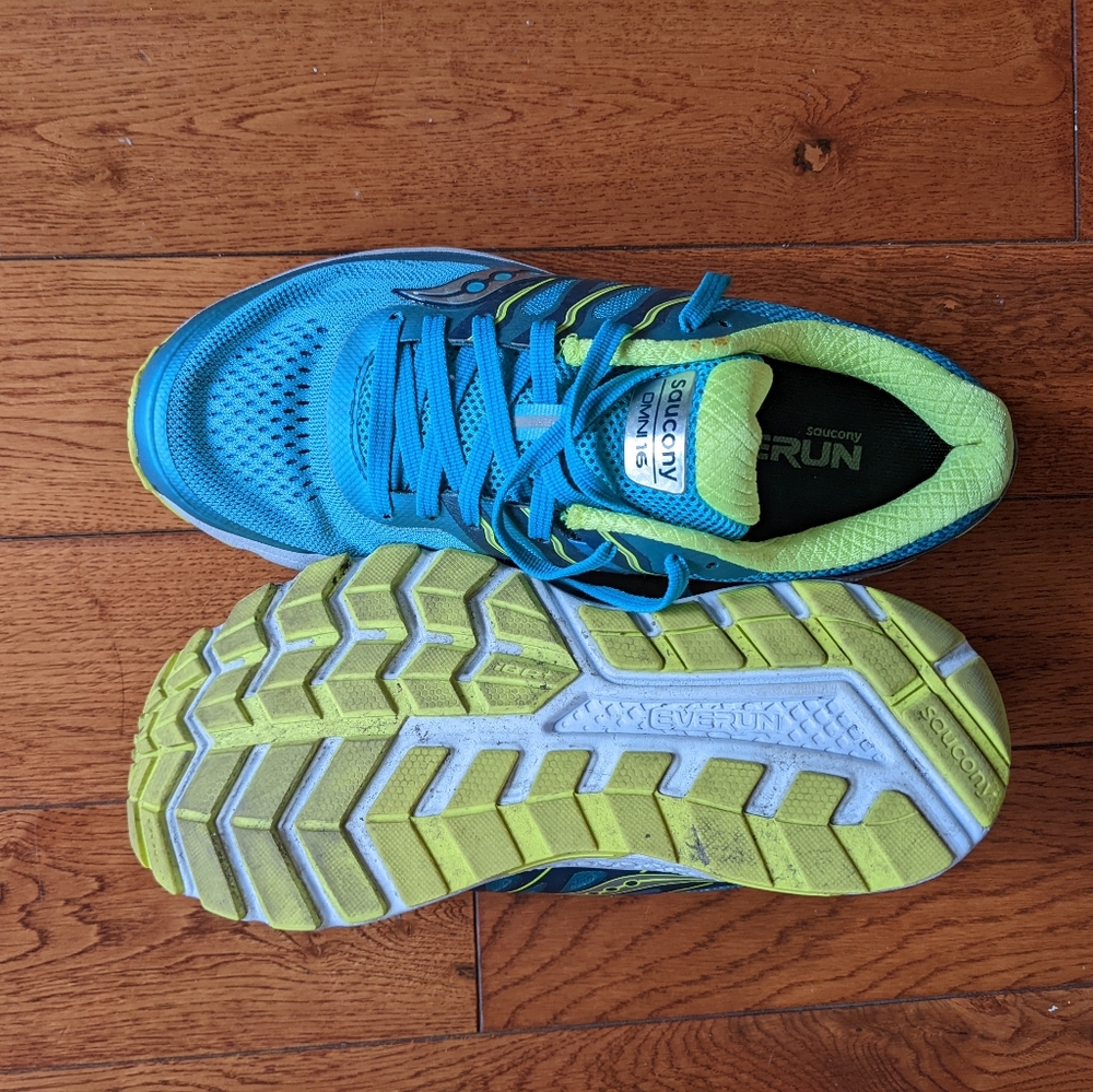 Brand new Saucony Omni 16 stability running shoes
